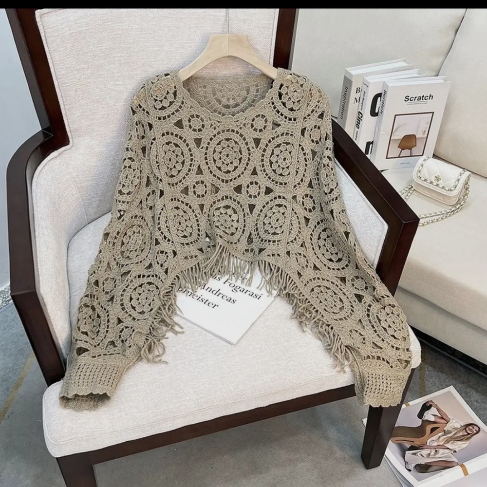 Crosa - Vintage Hollow Knit
Batwing Sweater